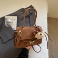 Sac à bandoulière vintage marron en similicuir avec fermoir doré et charm petit ours - Avec Pendentif / Marron