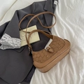 Sac à bandoulière marron en similicuir avec relief géométrique et sangle - Marron