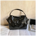 Grand sac cabas noir en cuir brillant avec clous argentés pour le travail quotidien - Noir