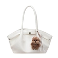 Weiße Damen-Handtasche aus Kunstleder mit Falten und braunem Welpen-Plüschanhänger - Mit Anhänger / Gebrochenes Weiß