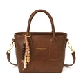 Braune Retro Eimertasche aus Kunstleder mit Tragegriffen und Holzperlen-Anhänger - Braun