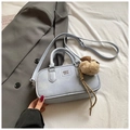 Borsa a mano bowling in pelle celeste con logo in metallo e ciondolo a forma di orso - Con Ciondolo / Blu