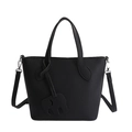 Schwarze Handtasche mit Elefanten-Anhänger und abnehmbarem Schultergurt aus Leder - Schwarz