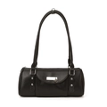 Bolso Boston negro de piel mate con detalle de colgante de corazón metálico plata - Negro