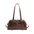 Dunkelbraune Lackleder Boston Tasche mit silbernen Schnallen und Tragegriffen - Braun