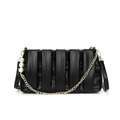 Bolso de mano negro plisado con cadena dorada y colgantes de perlas sobre fondo blanco - Negro