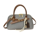 Sac coquille gris texturé avec poignées en cuir marron et pendentif chocolat - Bleu