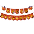 Halloween-banner met oranje HAPPY HALLOWEEN-vlaggen met pompoenen en spookachtige iconen - Banner