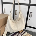 Grote minimalistische witte canvas schoudertas voor dames van zacht materiaal - Wit