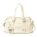 Cremeweiße Vintage-Einkaufstasche mit mehreren Taschen und Bären-Anhänger - Weiß