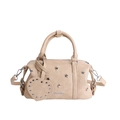 Borsa baguette beige in ecopelle con borchie a stella argentate e ciondolo a cuore - Bianco