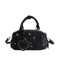 Borsa baguette nera con borchie a stella e ciondolo a cuore, versatile a tracolla - Nero