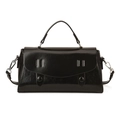 Bolso baguette de charol negro elegante con herrajes plateados y correa desmontable - Negro