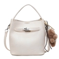 Bolso tipo cubo chic blanco crema en cuero encerado con un tierno colgante de oso de peluche - Con Colgante / Blanco Roto