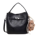 Bolso cubo de cuero negro con cierre giratorio plateado y colgante de perro suave - Con Colgante / Negro