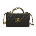 Schwarze gesteppte Tasche aus Kaviarleder mit goldener Kette und Drehverschluss - Schwarz