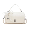 Elegante bolso baguette beige con dijes de perlas y detalle de corazón chic - Con Colgante / Blanco Roto