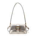 Sac sous le bras argenté minimaliste avec boucle dorée et fine bandoulière élégante - Argent