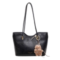 Grande borsa tote in pelle nera testurizzata con dettagli dorati e ciondolo a cane - Stile Con Ciondolo / Nero