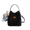 Sac seau noir chic avec fermoir en croix doré et adorable ours en peluche - Noir