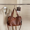 Bolso tote vintage marrón de piel sintética con remaches plateados y correa ajustable - Marrón