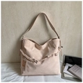 Borsa tote a tracolla rosa cipria capiente con ciondolo portacarte rimovibile laterale - Rosa