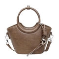 Bolso cubo marrón con asa redonda, colgante de bola plateada y correa desmontable - Verde