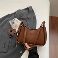 Bolso tote minimalista de cuero marrón con letras NO FILTER y correa ajustable - Marrón