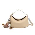 Beigefarbene Halbmond-Tasche aus strukturiertem Leder mit braunem Pferdeanhänger - Mit Anhänger / Aprikose