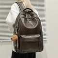 Brauner PU-Leder Rucksack mit Teddybär-Anhänger und mehreren Reißverschlusstaschen - Mit Anhänger / Braun