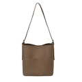 Bolso cubo minimalista marrón café en cuero granulado con bolsillos dobles frontales - Gris