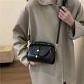 Mini borsa Boston classica in pelle nera con fibbia dorata e manico superiore - Nero