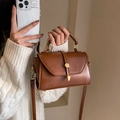 Mini borsa Boston in pelle marrone retrò con chiusura dorata e tracolla regolabile - Marrone