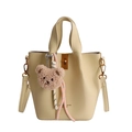 Secchiello chic in pelle beige con dettagli dorati e ciondolo orsetto di peluche marrone - Con Ciondolo / Giallo