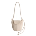 Bolso bombonera tulipán blanco crema minimalista en cuero granulado con correa anudada - Blanco Roto