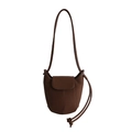 Bolso saco vintage de cuero litchi marrón oscuro con cordón ajustable y solapa fina - Marrón