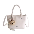 Minimalistische beige Henkeltasche mit braunem Bärenanhänger und verstellbarem Gurt - Weiß (Mit Bärenanhänger) / Weiß
