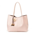 Light pink minimalist tote bag in textured leather with a floral bead charm - With Pendant / Pink