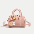 Mini bolso Boston de tela tejida rosa con correas de cuero y colgante de oso lindo - Rosa