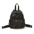 Mini mochila negra de cuero sintético acolchado con patrones de corazón y herrajes plata - Negro