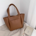 Bolso tote grande marrón caramelo en cuero sintético de grano lichi con diseño alado - Marrón