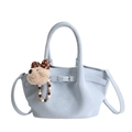 Sac seau bleu clair en cuir souple avec décoration froncée et breloque ours en peluche - Bleu avec Pendentif