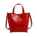 Sac seau rouge chic en similicuir brillant avec poignées et bandoulière fine - Rouge