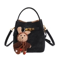 Borsa a secchiello nera con fibbia dorata e grazioso ciondolo a forma di orsetto - Con Ciondolo / Nero