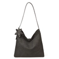 Große dunkelgraue Hobo-Tasche mit geflochtenem Kunstleder und Stern-Anhänger - Schwarz