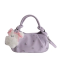 Paarse handtas met bloemenprint, witte pluche hondenhanger en gedraaid handvat - Paars