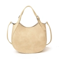 Elegante bolso de montura beige media luna con logo y hebillas metálicas plateadas - Blanco