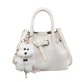 Bolso tote beige texturizado con diseño plisado, hebilla de metal y colgante de cachorro - Con Colgante / Blanco Roto