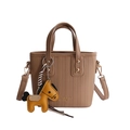 Braune Beuteltasche mit Webstruktur, Goldlogo und gelbem Pferdeanhänger Dekor - Khaki