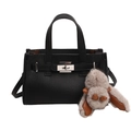 Schwarze Kelly-Tasche mit Litschi-Maserung, Silberbeschlägen und Plüsch-Hasen-Anhänger - Mit Anhänger / Schwarz